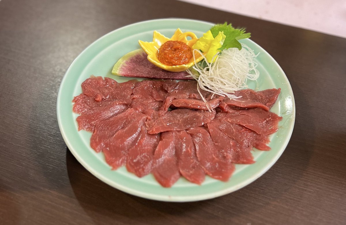 iou_onsen's tweet photo. 見るからに丁度いい満腹感のお宿晩御飯🍚🥢

公式HP予約だったから1.000円引きでこの量の馬刺しをめちゃ��ちゃお得に美味しく食べれたの胃袋も心も満たされた〜✨ https://t.co/SDTYZKcM1H