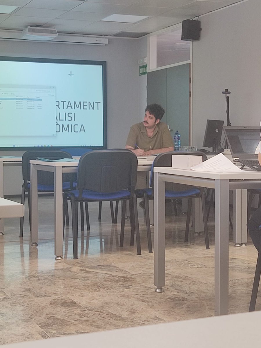 Guillem Blasco-Piles – 白志彦 (@gblascopiles) on Twitter photo What a pleasure to present in the Inter-University Workshop of the Universitat de València, my first Alma Mater. <a href="/Aneco_FdE_UV/">Análisis Económico UV</a> <a href="/ehvalencia/">EH-Valencia</a> <a href="/fdeconomiauv/">Facultat d'Economia</a> What a pleasure to present in the Inter-University Workshop of the Universitat de València, my first Alma Mater. <a href="/Aneco_FdE_UV/">Análisis Económico UV</a> <a href="/ehvalencia/">EH-Valencia</a> <a href="/fdeconomiauv/">Facultat d'Economia</a>