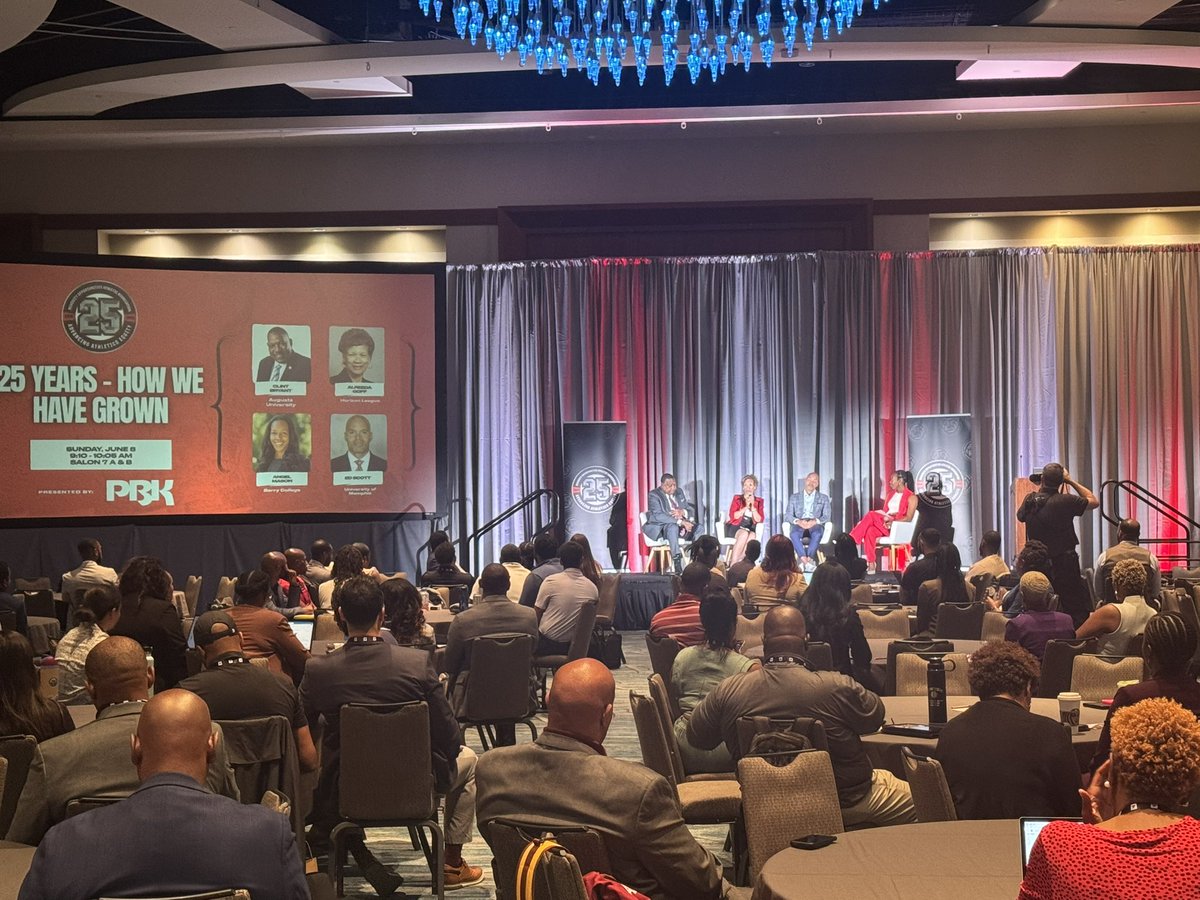 MOAA started over a conversation around the dinner table. 25 years later we’re in a room full of a diverse group of people reminiscing on the past and excited about our future! #MOAA25