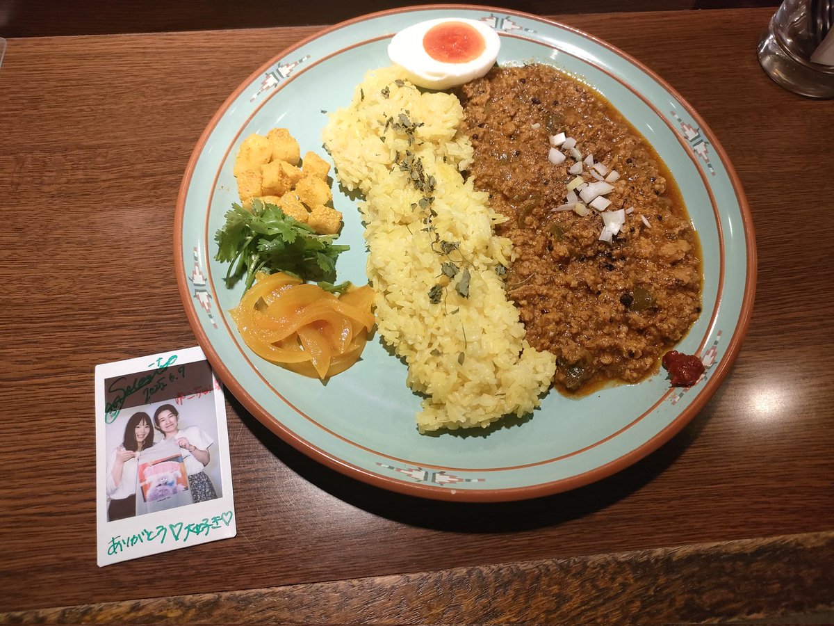 oriharayk's tweet photo. 聖珠さんご出演の舞台「Yummy!!!」を観劇してまいりました！
クスッとなるところや、伏線回収もあってすごく楽しかったです😆

終演後に食べたカレーも辛くてとってもおいしかったです😋
千穐楽まで頑張ってください！！
#Yummy2025 https://t.co/xhqpexRtbM