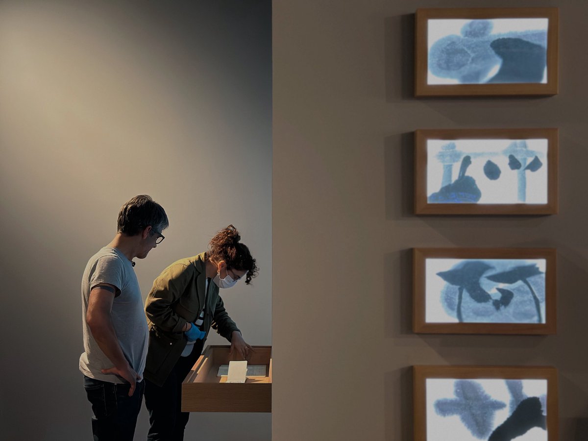 İstanbul Modern, Ali Kazma’nın “Aklın Manzaraları” başlıklı kişisel sergisine hazırlanıyor.

Kazma’nın 2010’lardan itibaren kitap ve edebiyat üzerine odaklandığı çalışmalarına yer verecek sergi 13 Haziran’da açılıyor. 

Burgan Bank’ın dijital bankacılık markası ON Dijital