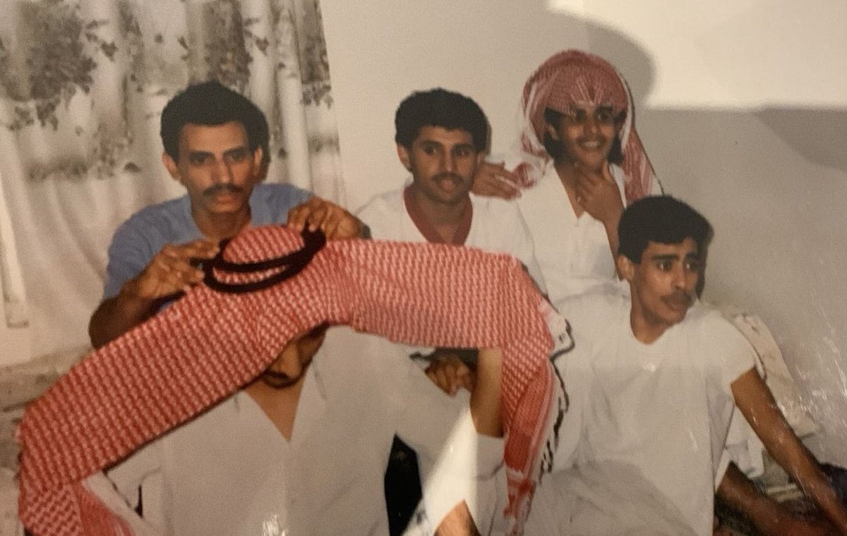 <a href="/KFUPM/">جامعة الملك فهد للبترول والمعادن | KFUPM</a> صور قديمة مع  الزملاء طلاب جامعة الملك فهد للبترول والمعادن ومنهم المهندس عمر العمري والذي زودني مشكوراً بهذه الصور ومعنا في الصور المهندس مشاري ال حيدان والزملاء صالح الزهراني وخالد الحربي ومحمد الشتري الله يحفظهم جميع <a href="/KFUPMalumni/">KFUPM Alumni</a> .