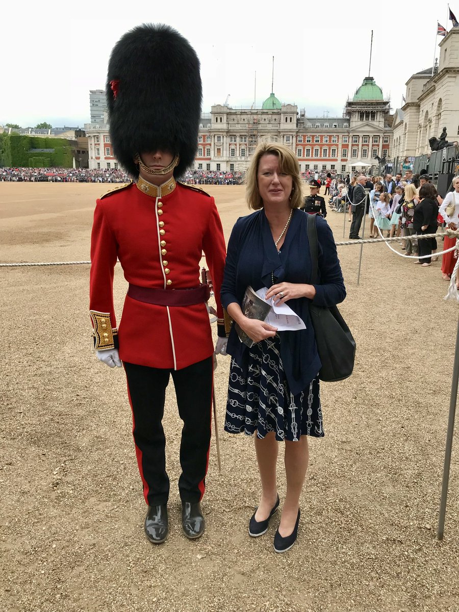 MalayaSingapore's tweet image. My English 🌹 standing next to a very smart looking Guards officer, taken at Horse Guards Parade, London
Trooping the Colour - The Colonel's Review, 2 June 2018
All we need now is the theme tune of #thePersuaders 😆