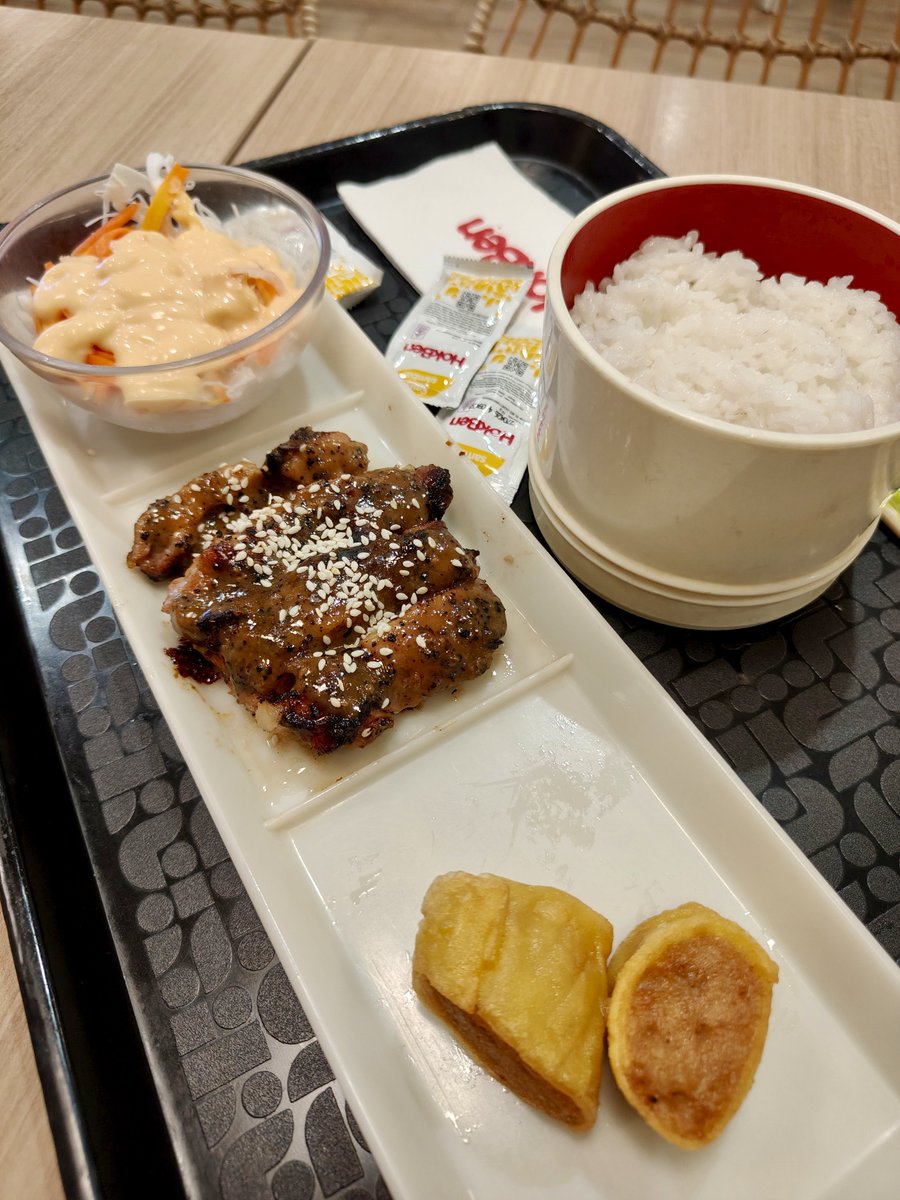 Widino's tweet photo. Yg ini kalo di dine in gak ada di menu, jadi belinya simpel set teriyaki 1 atau 2 minta upgrade blackpepper miso chicken gada tambahan biaya, include pajak jadi 42ribu.

Dadakan bikin jadi masih panas, tp di beda cabang kadang ada yg bumbunya dikit ga sampe basah kaya gini. https://t.co/HsitPZLJTh