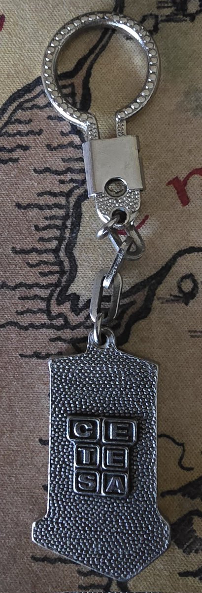 Mi captura de hoy para mi colección. Un llavero de CETESA con forma de cabina. Años 70.