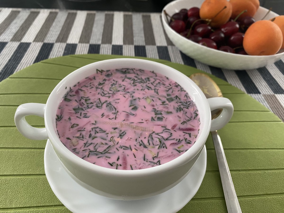 Пока не поставила квас на окрошку, сделала белорусский холодник