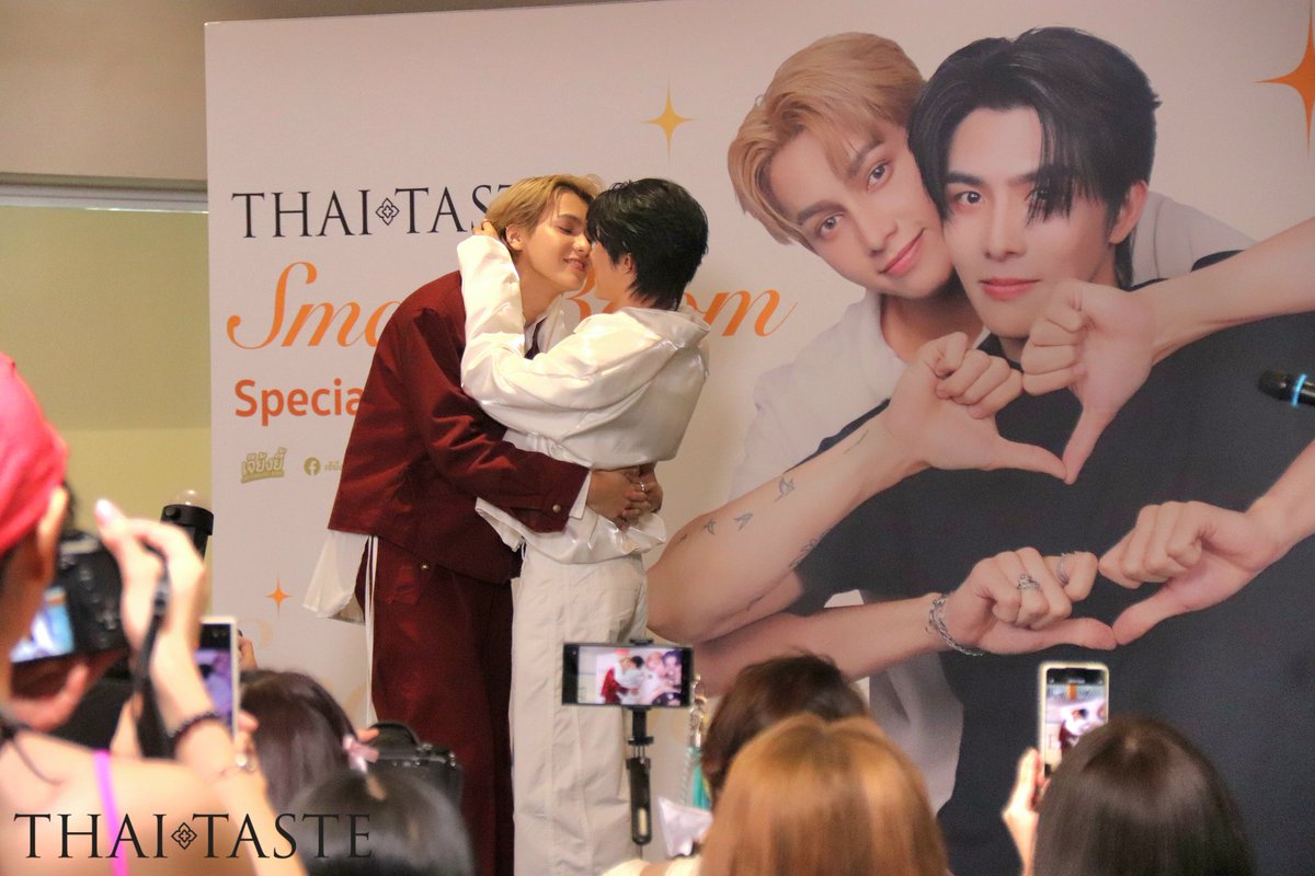 thaitaste2024's tweet image. ไทยเทสต์ขอขอบคุณ SMARTBOOM ที่มาเขย่าหัวใจชาวเรา และแฟนคลับทุกๆคน ทำให้มีวันแห่งความทรงจำที่น่าตื่นเต้นและแสนประทับใจในวันนี้ 

หวังว่าโอกาสหน้า THAI TASTE จะมีโอกาสได้สร้างรอยยิ้มและเสียงหัวเราะแบบนี้ให้กับทุกคน ในครั้งต่อๆไปอีกนะคะ 🧡

08.06.2025

#smartboom #THAITASTE #MBK