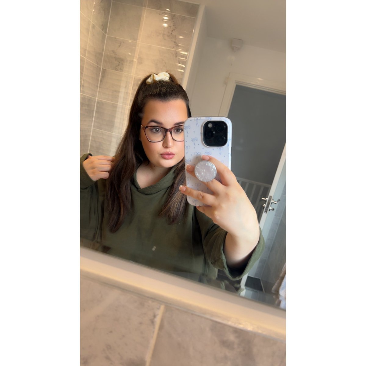 ChelsieHun_'s tweet image. Another day another selfie