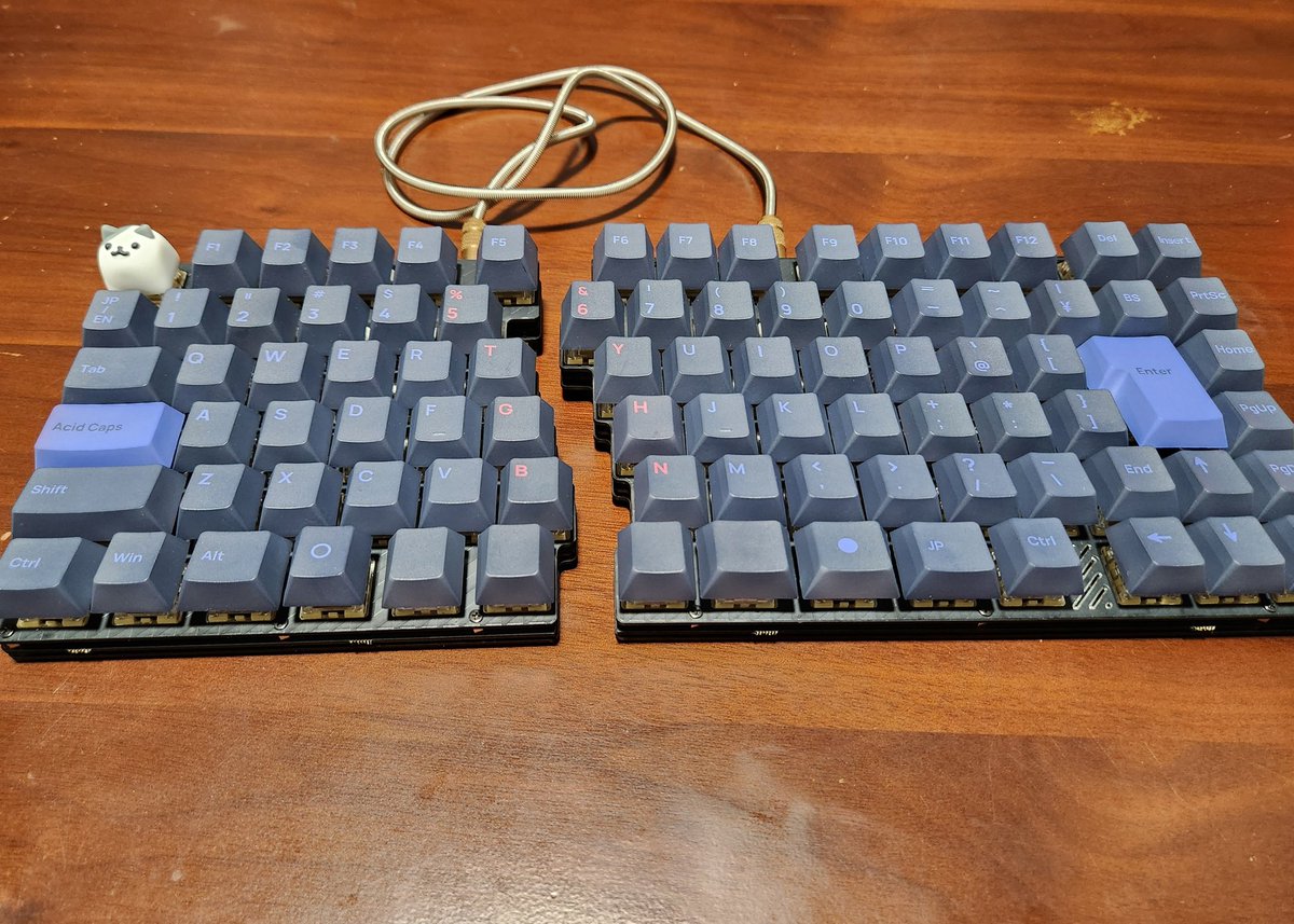 prog_konken's tweet photo. 何とかJISplit89完成✨️
軽く触った感じ、エンターキーのスタビライザーの組み立てが失敗したのか、カチッとハマってないので後日修正します https://t.co/1Un3xfEEve