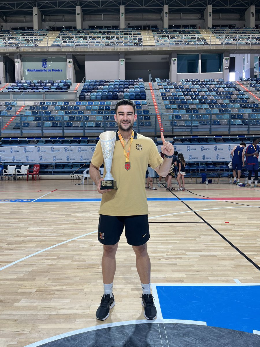 Triplet!☝🏼

✅ Campions Minicopa Endesa
✅ Campions de Catalunya
✅ Campions d’Espanya

Gràcies jugadors, staff i tothom que ha format part d’aquesta temporada inoblidable💙❤️