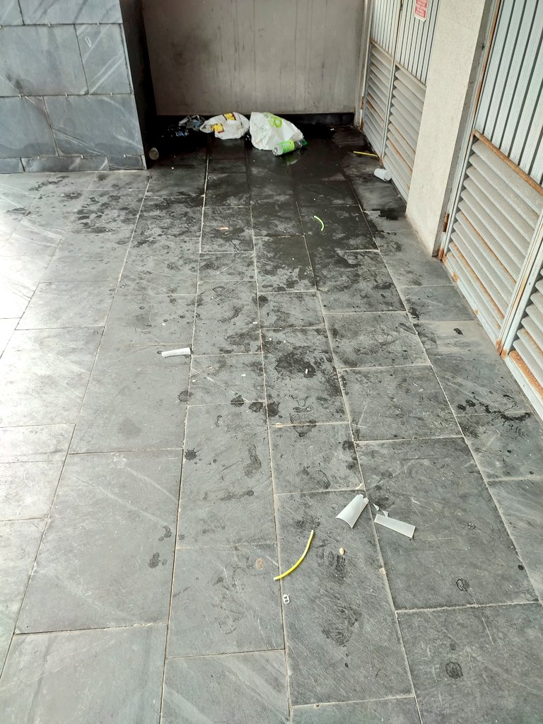 sector7_coruna's tweet photo. 🧐 Lo ocurrido ayer, antes y después dl concierto, NO tiene nombre.
🧹 Y q a estas horas siga sin recoger y limpiar...tampoco!
💩 Ocio si, pero así NO. La educación brilla x su ausencia, igual q el respeto x lo ajeno.
#coruña #someso #recintoferial
@corunasostible @ConcelloCoruna https://t.co/FJxptTottM