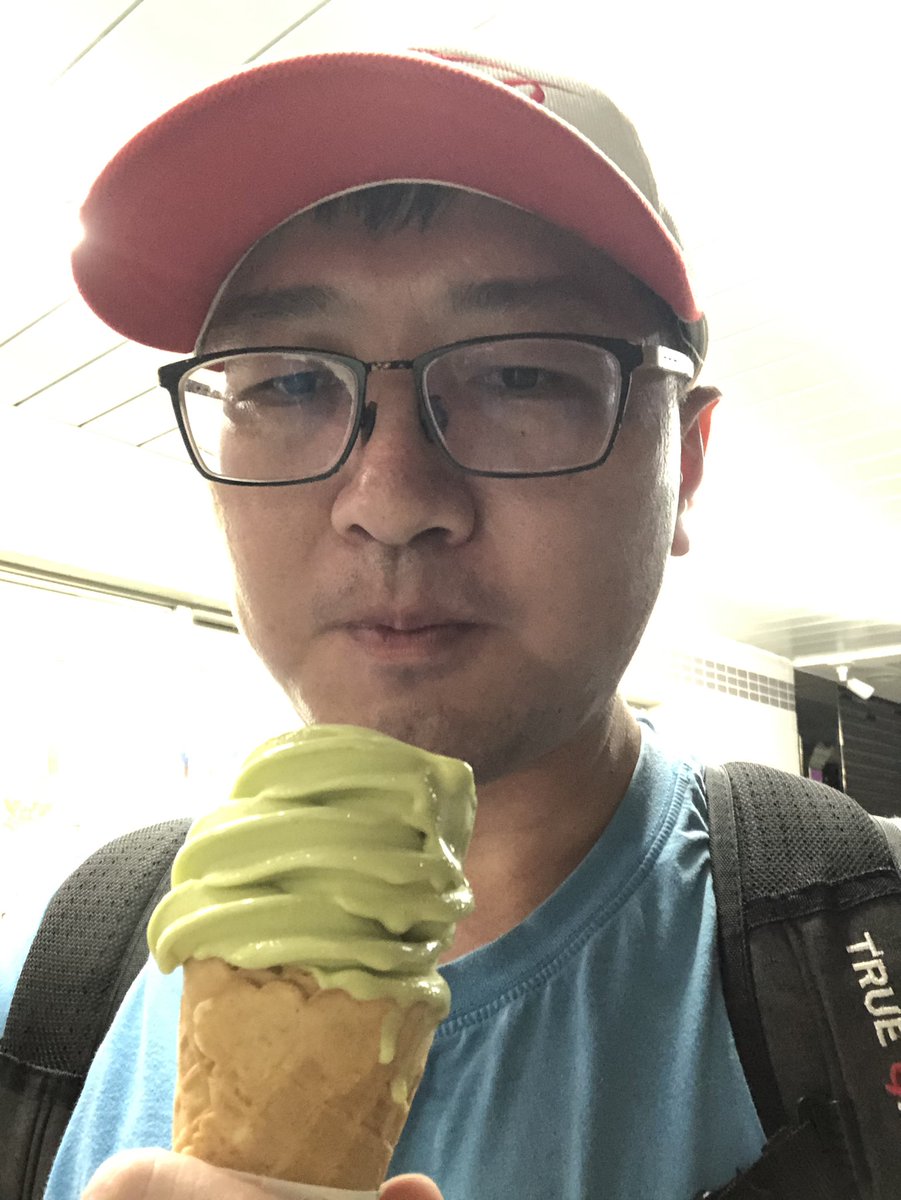 很久沒吃的霜淇淋🤤
很像飛壘口香糖🤣