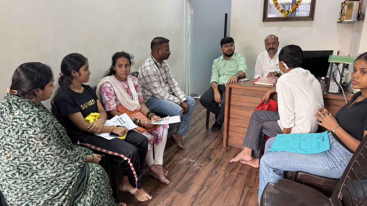 aapla_rushikesh's tweet photo. शिवसेना मोफत दाखला वाटप शिबिर यशस्वी! 
मुख्यमंत्री ना. श्री. एकनाथजी शिंदे साहेब यांच्या मार्गदर्शनाखाली, दहावी आणि बारावीच्या विद्यार्थ्यांसाठी अधिवास प्रमाणपत्र (डोमासाईल) आणि उत्पन्न दाखला मोफत वाटप शिबिराचे आयोजन!
📍 ठिकाण: युवासेना जनसंपर्क कार्यालय
📅 दिनांक: ८ जून २०२५ https://t.co/BGRXEjnsT8