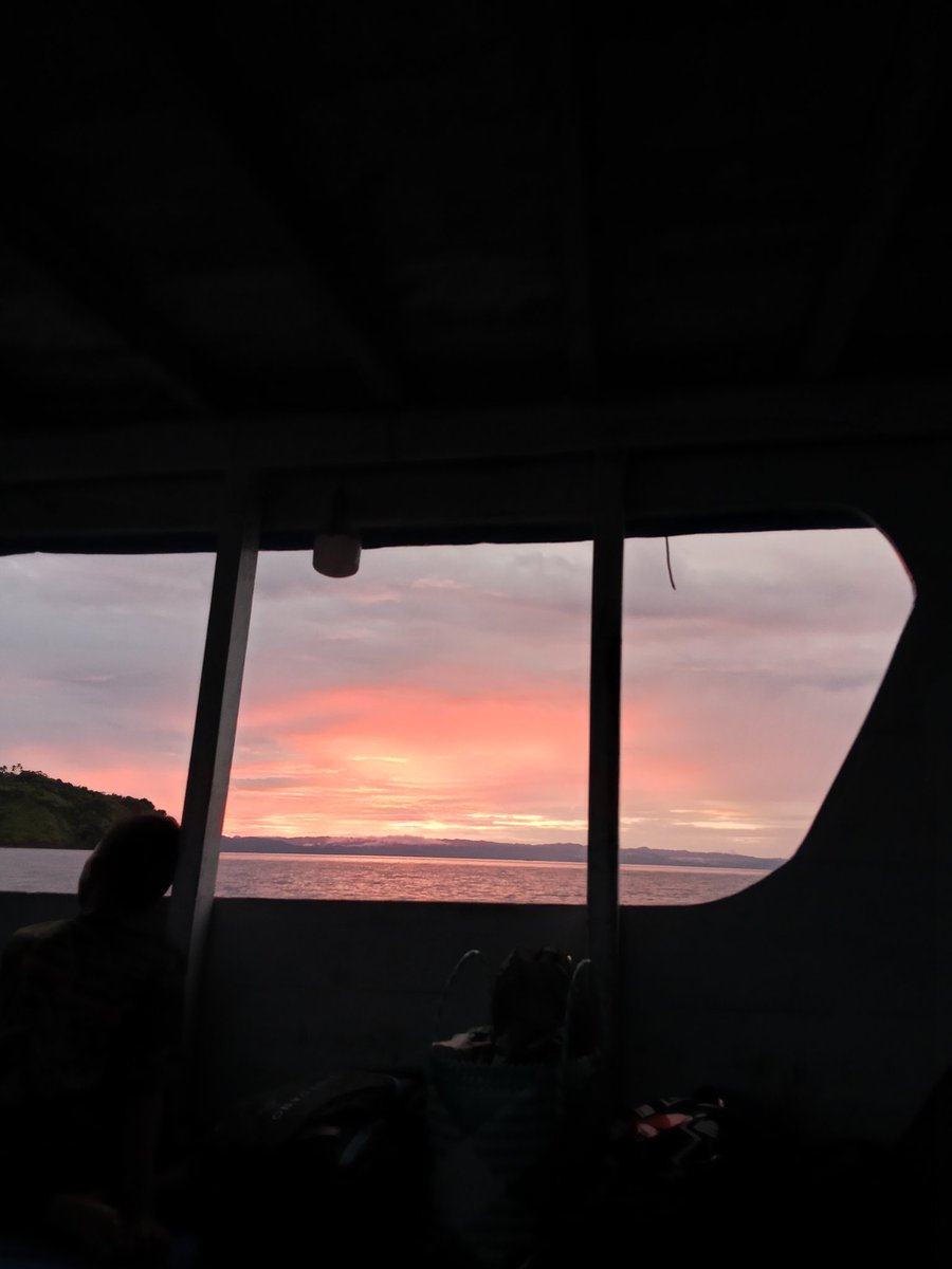 clsheren's tweet photo. Terpikat indah dan cantik senjamu sampai lupa kepergianmu semakin mendekat https://t.co/rhja2KzZZA