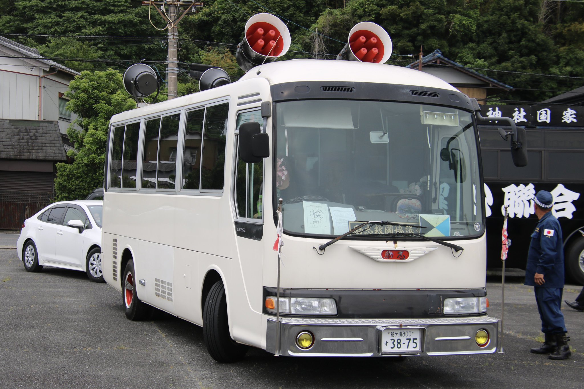右翼街宣車バス① 右翼街宣車バス① - メルカリ