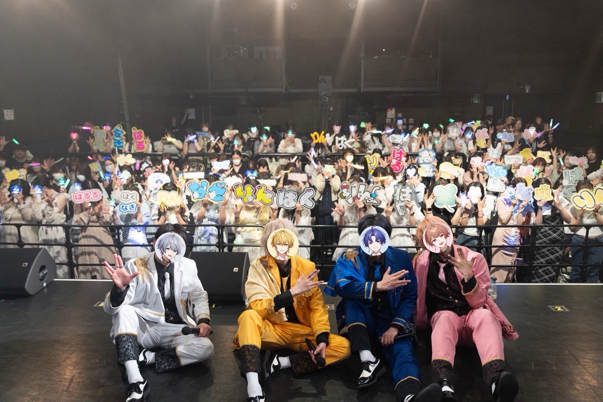 Seasons_info_'s tweet photo. 本日は

Season 2 Conception Live 
CLIMAX 
〜僕たちの轍〜にお越しいただきありがとうございました！
1部が無事ソールドアウト致しました🍀
これも応援してくれた皆様のおかげです！
本当に本当に感謝しかありません。

この一年、Seasonsにはもうあとがない。
そんな現実を突きつけられていたのは事実です。もし今回どちらもソールドアウトできなければ、間違いなく次のライブはない。それが僕らの現実でした。
焦りと不安の中でもがいた一年でした。
何よりも大切なクローバーに会えなくなることが本当に辛かった。考えるだけで、みんなの顔が浮かんできて、泣けてきました。だからまず、Season2のスタートをソールドアウトさせようと思いました。
そこから一年…..
みんなが必死に頑張ってくれたことは本当に理解しています。何度ありがとうを伝えても足りないぐらいです。

これからもっともっと努力します！
応援してて良かったと思ってもらえるグループになりたいと思います🍀

だから誰1人欠ける事なく、また笑顔でみんなと会いたいです🍀

次に会えるその日まで….
沢山のありがとうと愛を送ります❤️

🌸🐬🍂⛄️

#しーずんずCLIMAX