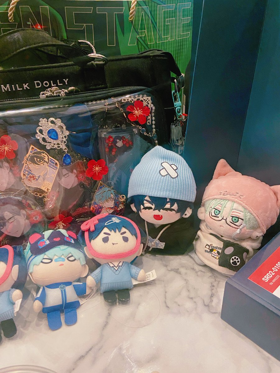 sisigtofu's tweet photo. i made ivti dolls! i brought them outside today 💕 https://t.co/k9E103cEDO