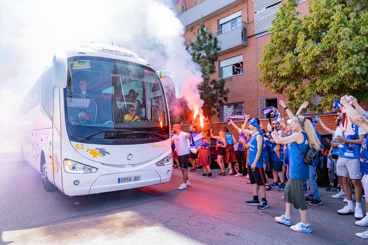 BFuenlabrada's tweet photo. Una vida de 𝐚𝐳𝐮𝐥 𝐲 𝐛𝐥𝐚𝐧𝐜𝐨 🔵⚪️ https://t.co/pt2pPsUbEA