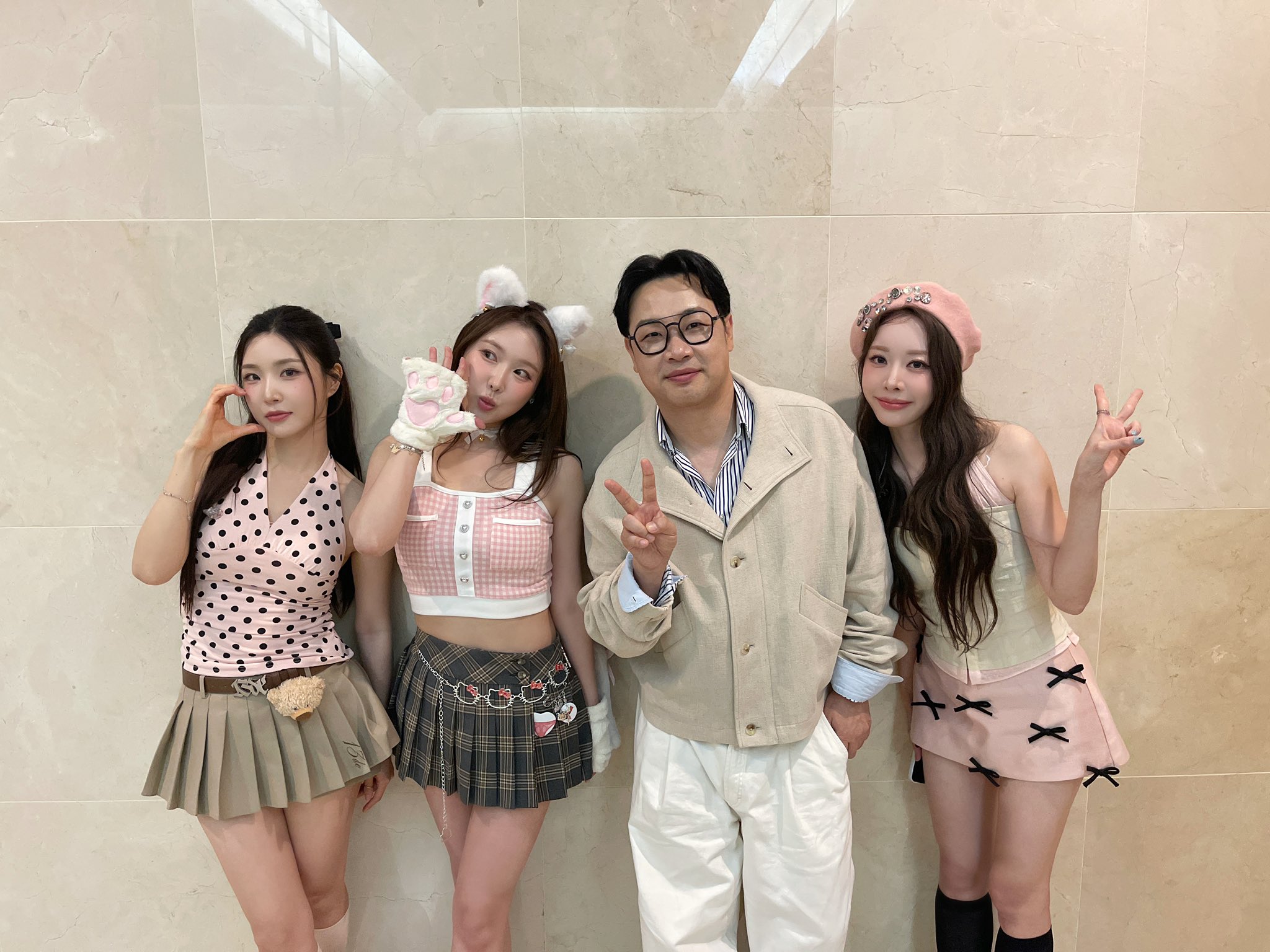 Gs7QUjGbAAA2GRJ?format=jpg&name=large