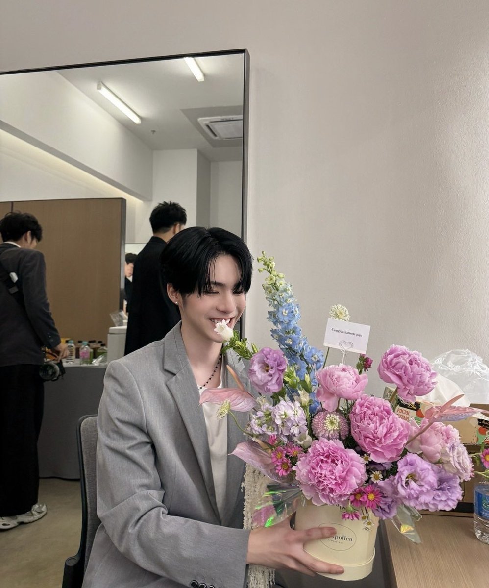 jj_rcp's tweet photo. ขอบคุณพี่สุดหล่อนะครับ🫠🤩
@netsiraphop https://t.co/SuxUJ7jUF2