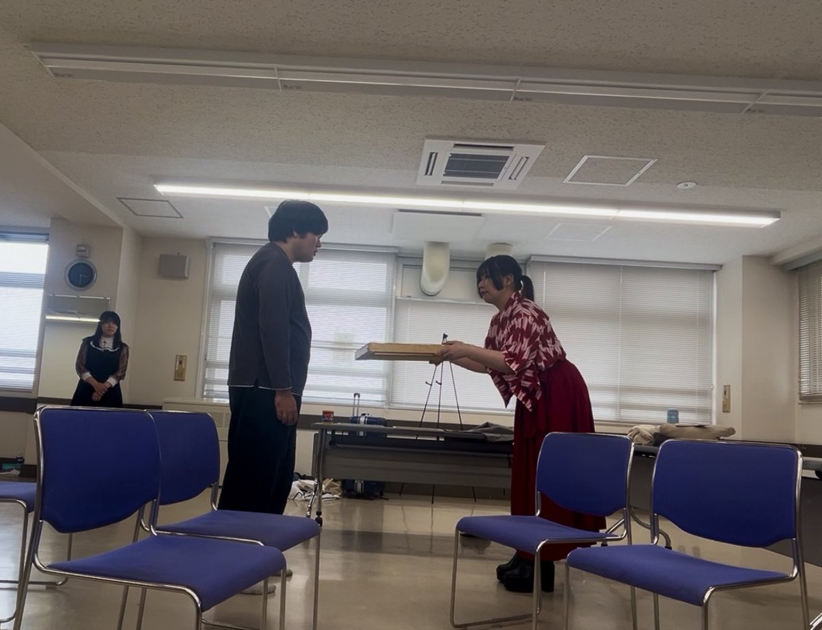本日の稽古

大事な人がいた

大切な場所があった

とても脆くて

誰も執着しちゃいけない場所が

離れたくないなんて言えないけど

私のいた時間も意味も風化されてしまう

それでも証だけは託しておきたい

なんて、残酷で身勝手な我儘だろう

『  i  〜Reset〜』
1 0 1

本日はここまで
#zzZ夢日記