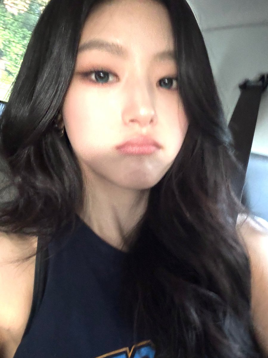 haneulclips's tweet photo. B.STAGE [250608] | Haneul🦋
– #HANEUL #하늘 

"I'll send you some selfies before the comeback😳🌷" (2/2)

#KISSOFLIFE #키스오브라이프 #KIOF https://t.co/aHB3xUZj7Q