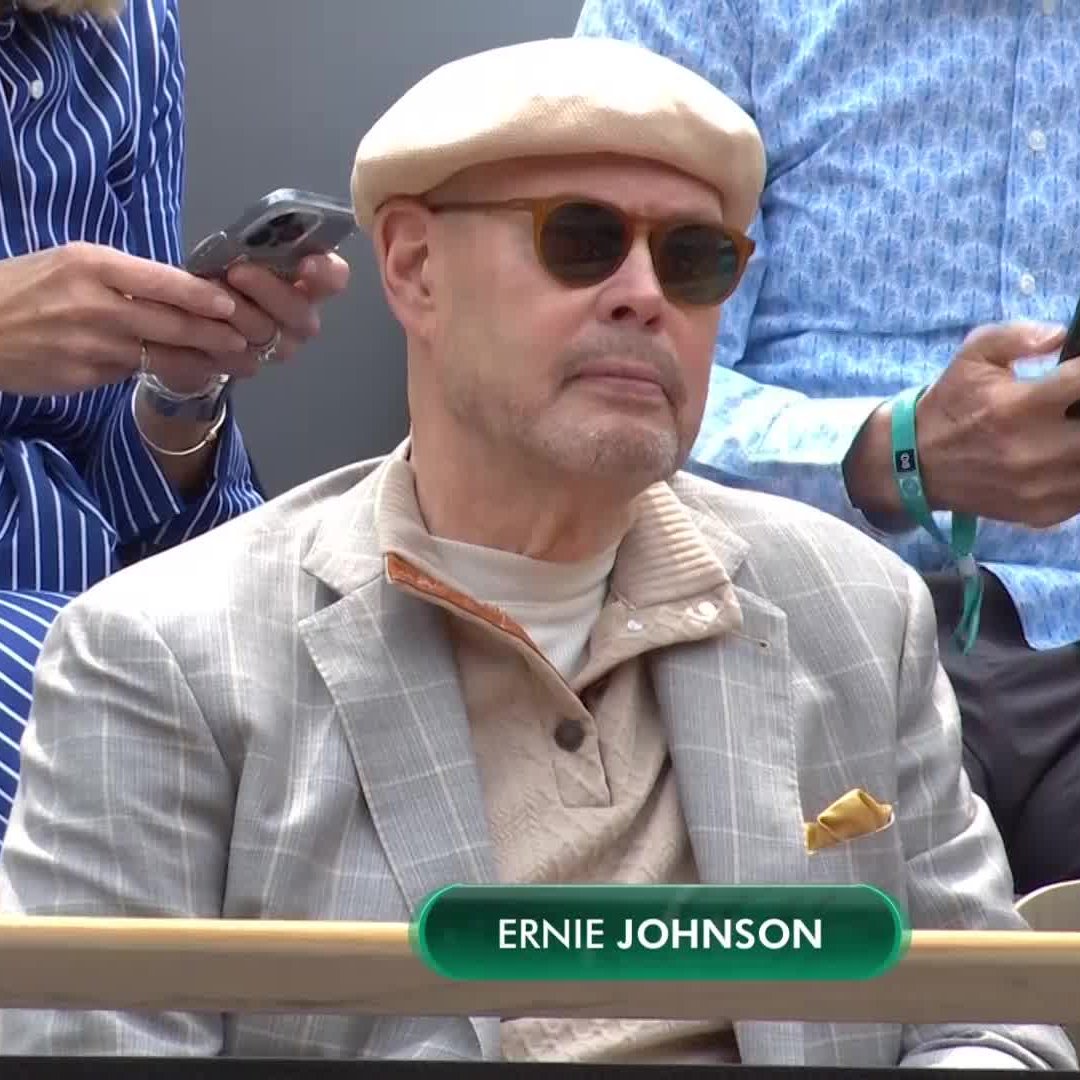 Beret Ernie is back 🇫🇷