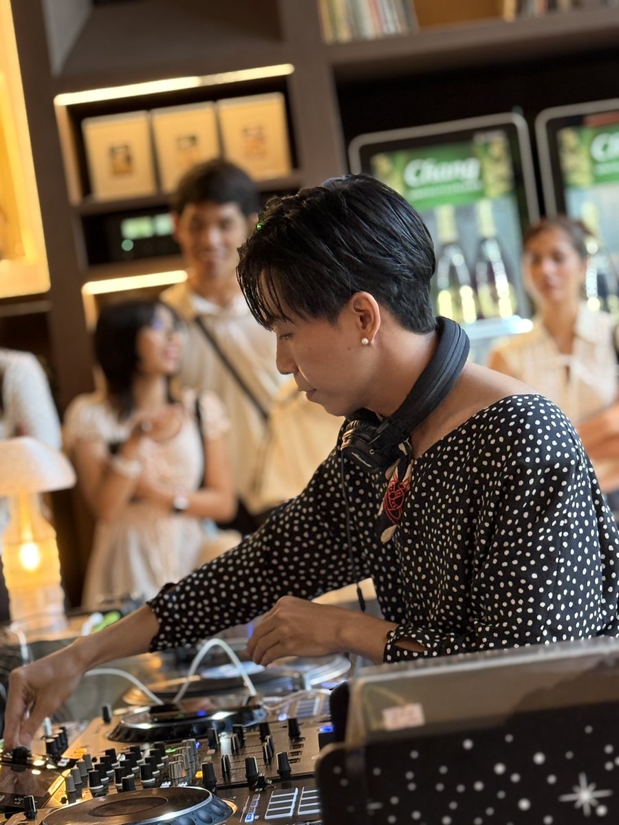 PhraewaChayanit's tweet photo. โคตรจะดูดี ที่สุดเลยเว้ยแก
#TheWirelessClub https://t.co/qo7u7FYGE7