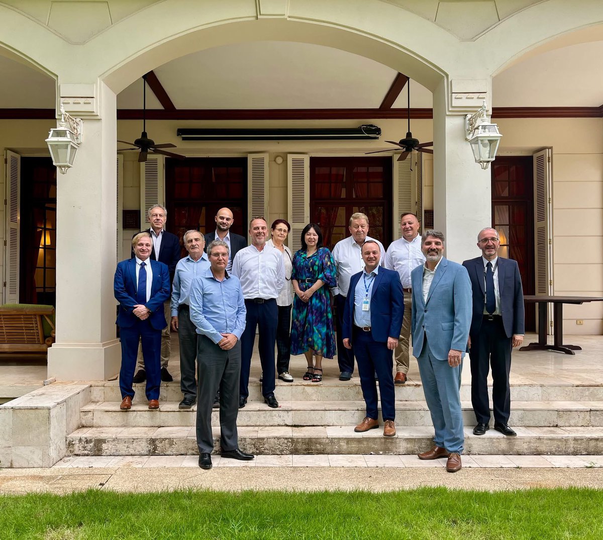 Diplomatie économique. Échanges avec les Conseillers du commerce extérieur de la France (CCEF). Renforcement du réseau CCEF et re-création de la chambre de commerce française en 2024. Merci aux entrepreneurs 🇫🇷 pour leur engagement et contribution aux relations économiques 🇫🇷🇱🇦.