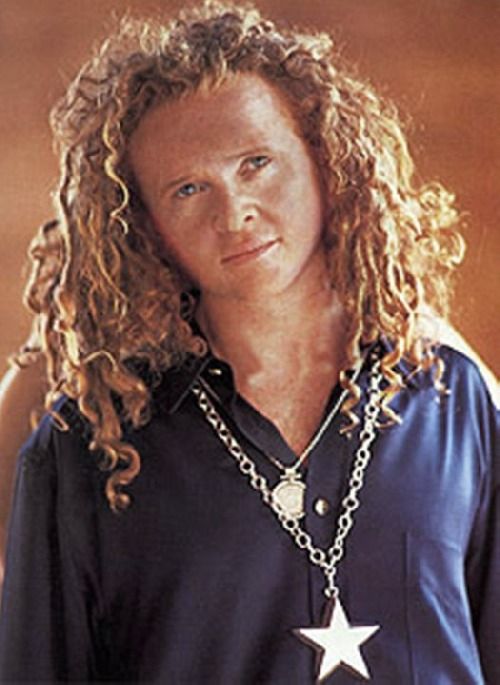 TheDuckLR's tweet image. "I wanna fall from the stars"
Happy 65th Birthday to the legendary #SimplyRed singer-songwriter #MickHucknall 🎉