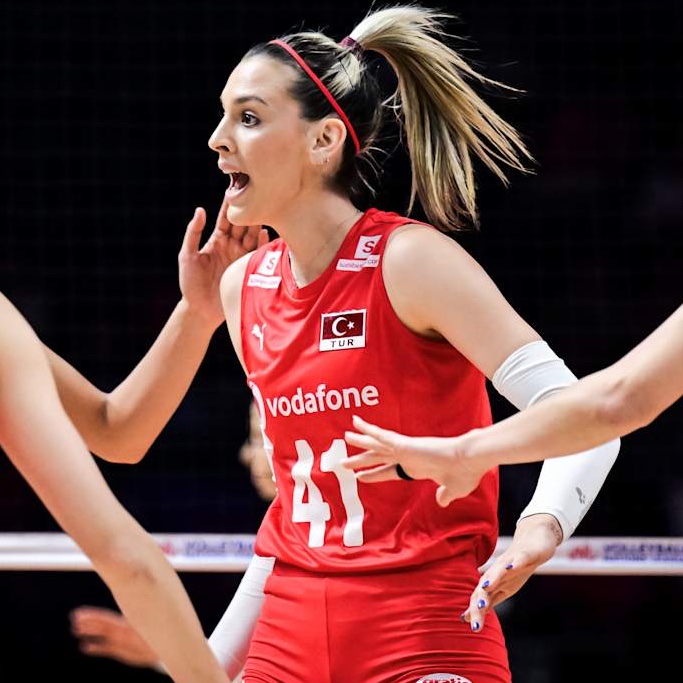 4141sport's tweet photo. 🔥 𝐀𝐋𝐋𝐀𝐇 𝐑𝐀𝐙𝐈 𝐀𝐋𝐄! Alexia Carutasu 3️⃣8️⃣ sayıyla Çin karşılaşmasının en skorer ismi oldu!

⚡️ 35 Hücum (36/62 % 58)
✋🏻 2 Blok
3️⃣8️⃣ sayı https://t.co/Ias7rw4WNx