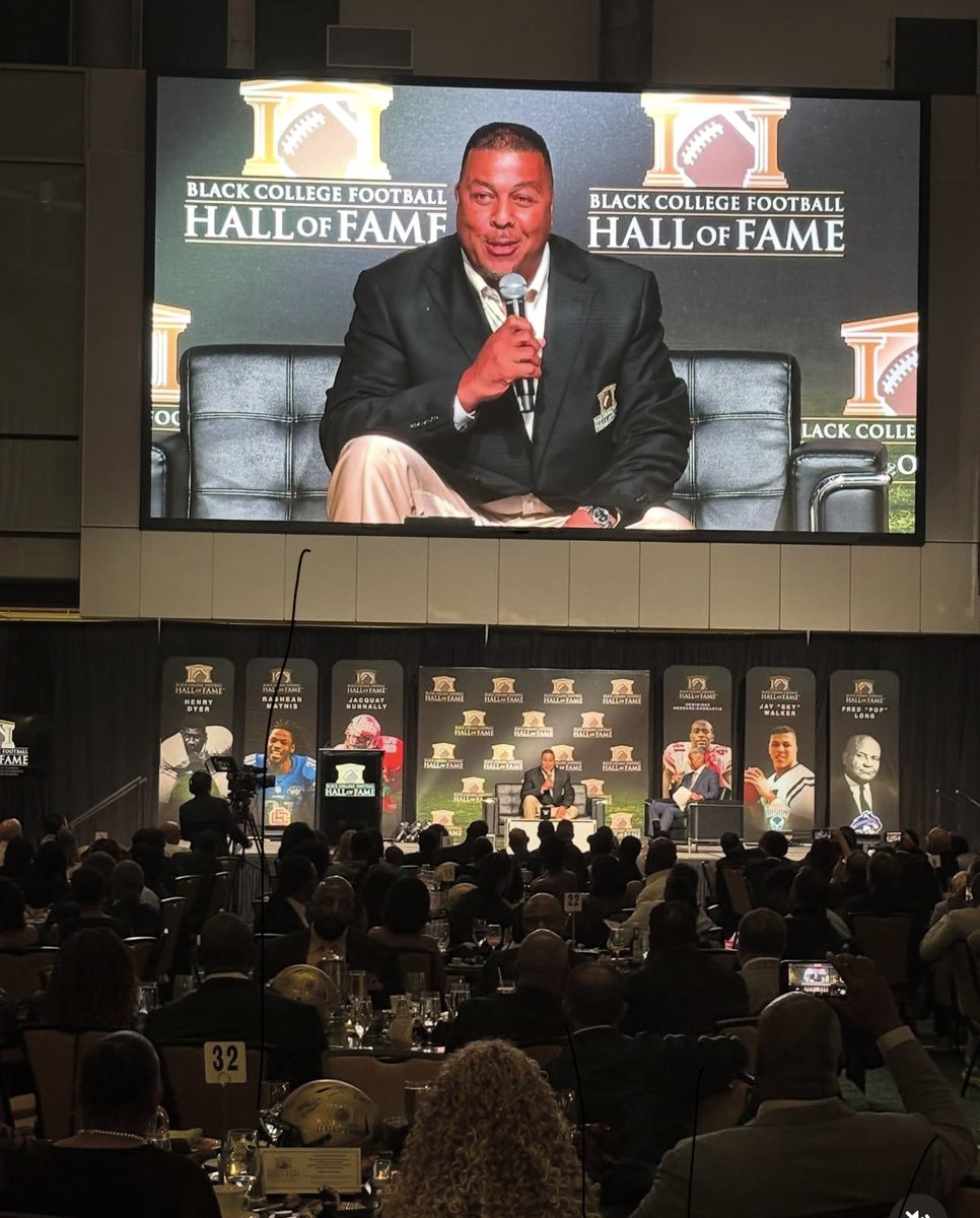 JayRoberson_10's tweet image. Congrats to my fellow QB, Brother and Friend @JayWalkerSky on his induction into the @BCFHOF. Proud of you Bro! 💪🏾🏈