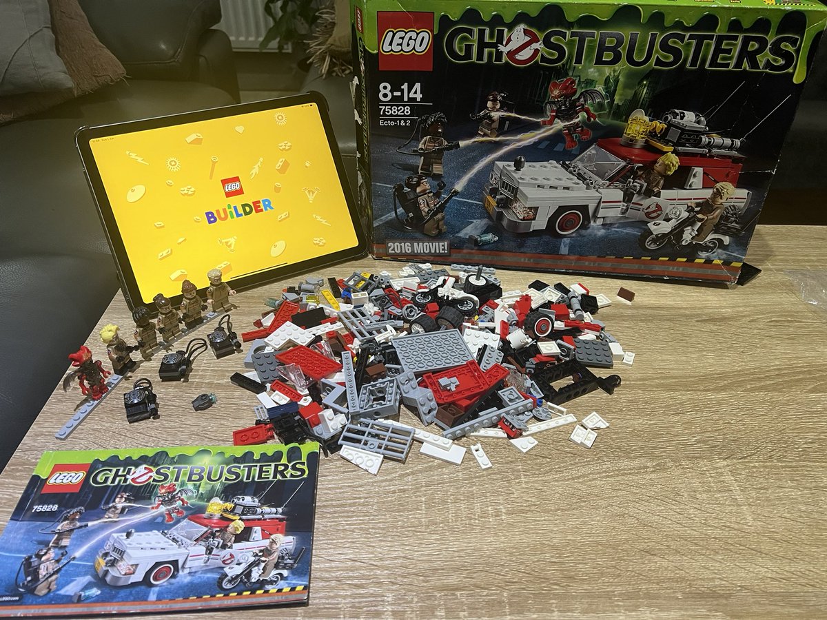 fitz0891's tweet photo. Retired #Lego build 2 of 2 from the weekend… #Ghostbusters #Ecto1 and #Ecto2 #AFOL https://t.co/xsyoeVWxEJ