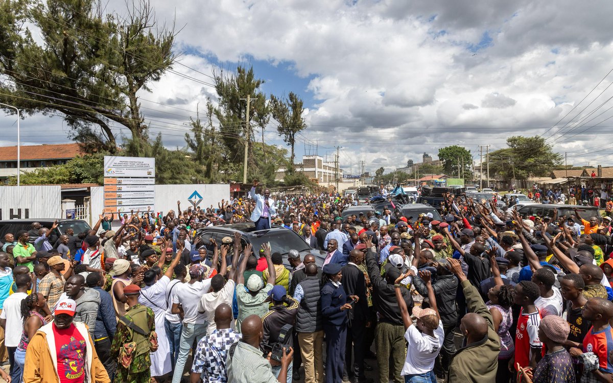 WilliamsRuto's tweet photo. Impressed with the progress made in the construction of the 2,760-unit Jogoo Road Phase 1 Affordable Housing Project that will accord residents decent and dignified shelter. 

We have more than 200 similar projects across the country. Their completion will guarantee Kenyans — especially low-income earners — secure and affordable housing. #NiKaziBilaBreak