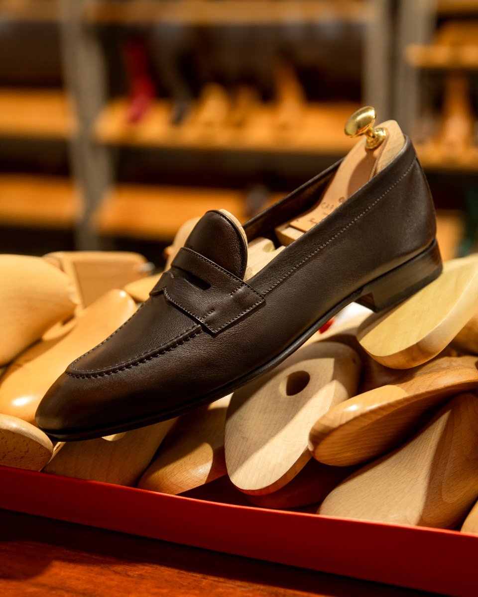 carminashoemake's tweet photo. Unlined structure, solid character. Our brown penny loafers offer comfort, grip, and timeless appeal in equal measure.
#CarminaShoemaker #PennyLoafers #MensStyleDaily #RefinedFootwear #ModernClassics #LoaferSeason https://t.co/niQbmGd3kr https://t.co/OF6sFirpSU