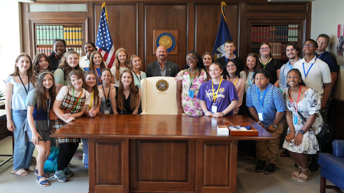 AGLizMurrill's tweet photo. Some proud young Pro-Life students stopped by my Capitol office this week. Chief Deputy Larry Frieman told them about all the ways the LADOJ defends life and the unborn here in Louisiana. https://t.co/5n0jjDnPpb