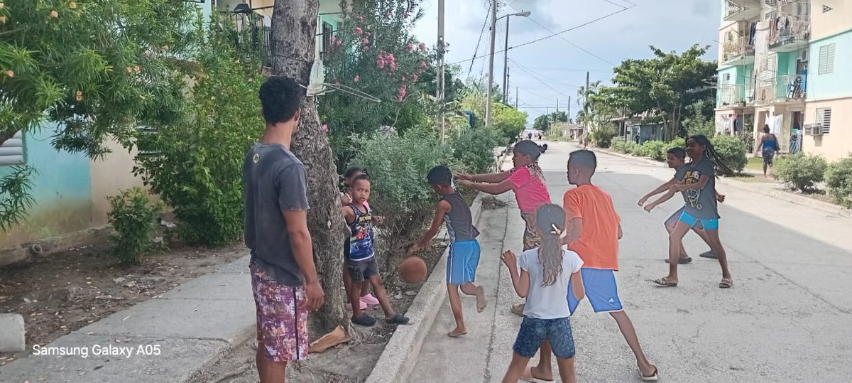 AlaindfD54395's tweet photo. Se desarrolla en CAIMANERA provincia Guantánamo el Baloncesto Callejero  3x3 en función del Proyecto Toma Deportiva https://t.co/4Pyds41Rtt