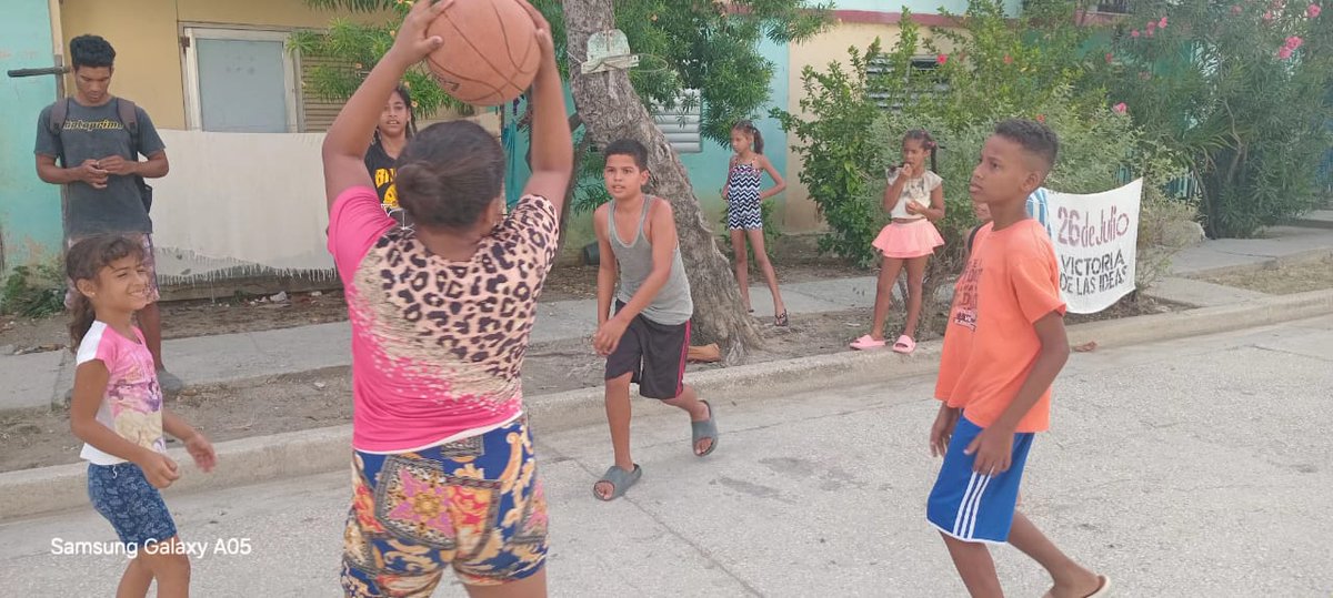 AlaindfD54395's tweet photo. Se desarrolla en CAIMANERA provincia Guantánamo el Baloncesto Callejero  3x3 en función del Proyecto Toma Deportiva https://t.co/4Pyds41Rtt