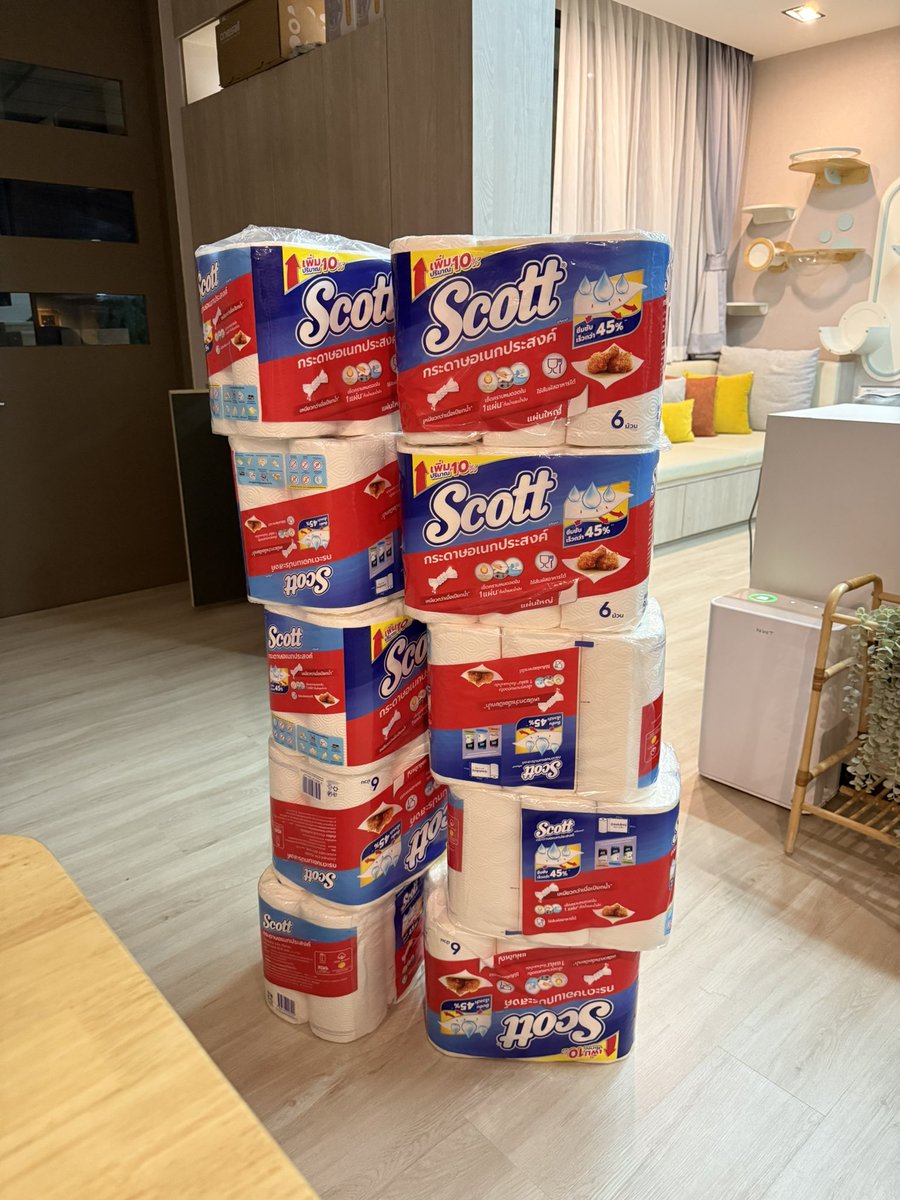 แม่บ่นทิชชู่ที่บ้านหมด แบบม้วนใหญ่อันที่เอาไว้เช็ดอ้วก เช็ดฉี่แมว เราก็บอกเดี๋ยวซื้อ รอกดวันมันลดราคา แม่ก็บอก ทีของไร้สาระซื้อได้ซื้อดี ทีของจำเป็นไม่ยอมซื้อ

ชั้น: