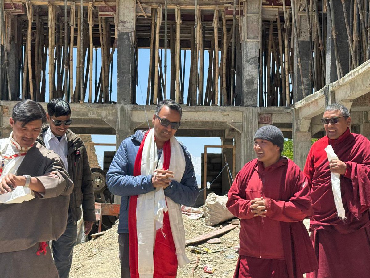 IndiaInNepal's tweet image. (2/2) DCM @IndiainNepal also visited the Lowo Nyiphug Namdrol Norbuling Monastic School, the dormitory building of which is currently being built as another #HICDP in Lomanthang, Mustang.