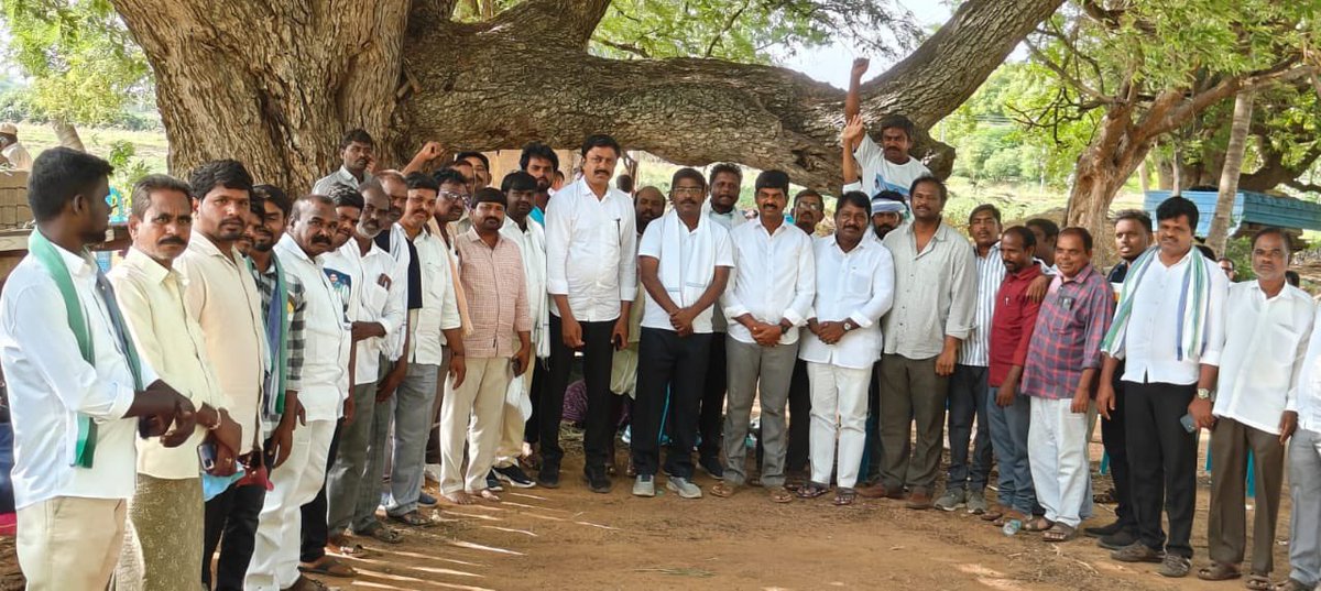 MpRangaiah's tweet photo. ఐదో రోజు ఘనంగా ప్రారంభమైన
తలారి రంగయ్య పాదయాత్రకు బ్రహ్మరథం
అశేష జనసందోహం మధ్య శెట్టూరు మండలంలోకి ప్రవేశించిన తలారి రంగయ్య
#SaveRDT
#SupportRDTAnantapur
#RenewFCRAForRDT
#RangaiahRDTPadayatra
#RangaiahForRDT
#YSRCPForRDT
#YsrcpTRupdates https://t.co/FkNRT6AIDp