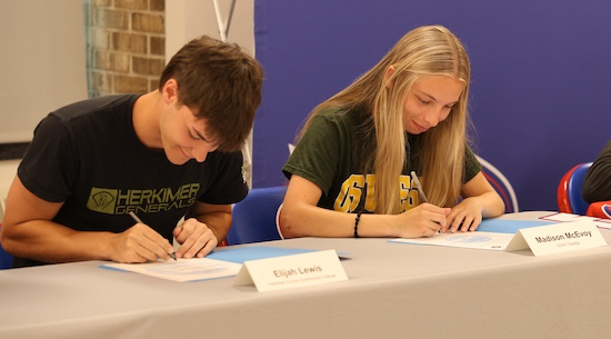 OAUpdate's tweet photo. ICYMI: 20 Owego Free Academy student-athletes signed to continue their academic and athletic careers at the next level.
👀https://t.co/9U61V1nu4j
TC Sports Report | https://t.co/ZQNXfoQ0A2...
@WBNG12News | https://t.co/GhX1w5DkKL
@wicztv | https://t.co/w50lMlnexo

#OFARiverHawks https://t.co/KvcfsFUPcx
