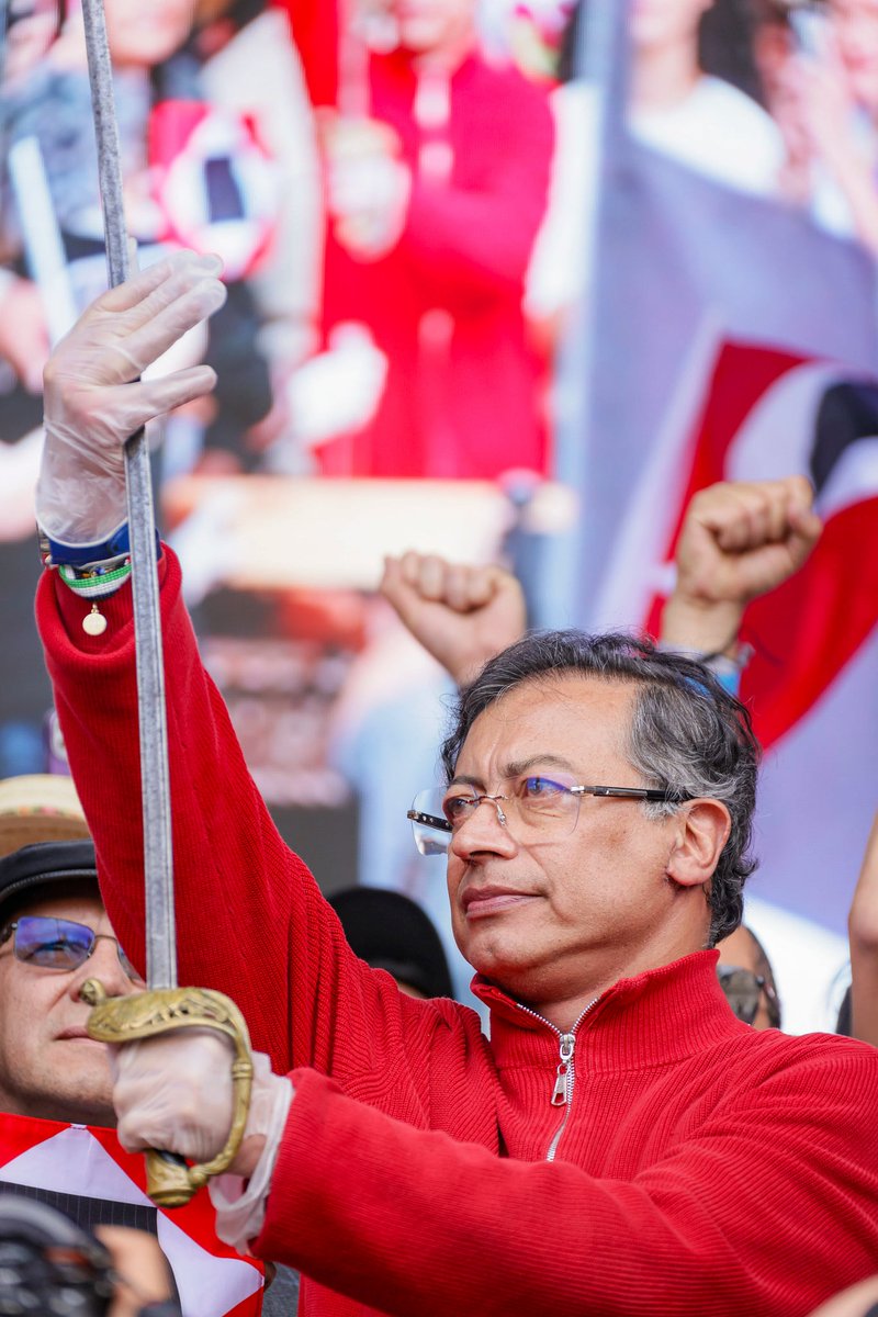 ToroDeArena's tweet image. GUERRA A MUERTE gritaron
Guerra a muerte aplaudieron

Sacaron la espada, nos amenazaron con la espada. Aplaudieron la espada 

Hoy piden moderación, hablan de odio y se victimizan. Asi trabaja la asquerosa izquierda socialista

Petro esto es su culpa, suya y su nefasto régimen