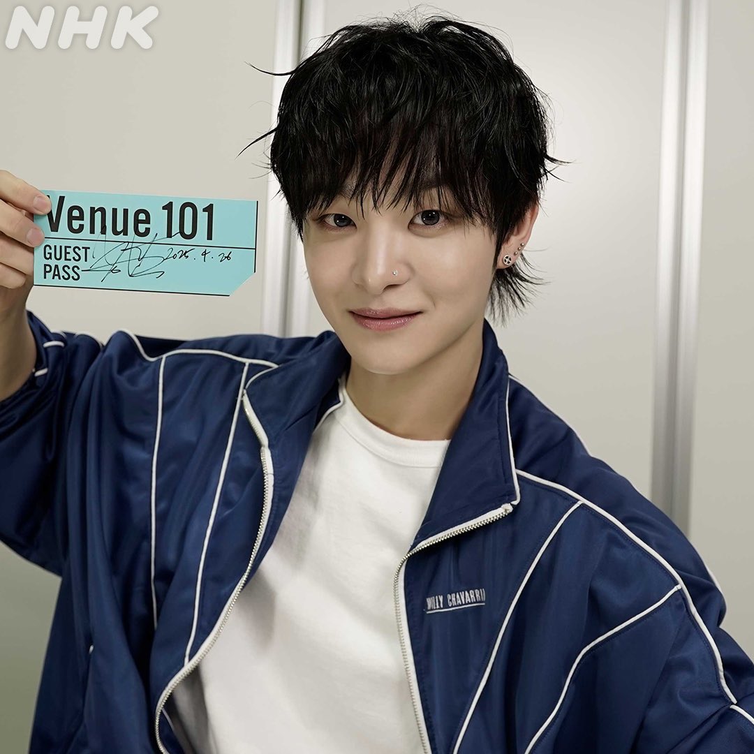 Aku bersiap menyiapkan diri, merangkai tiap helai penampilan terbaik untuk menyambut. Bila kelak kamu melihat aku begitu khusyuk menatap selembar kertas, itu pertanda kesungguhanku mengakar.