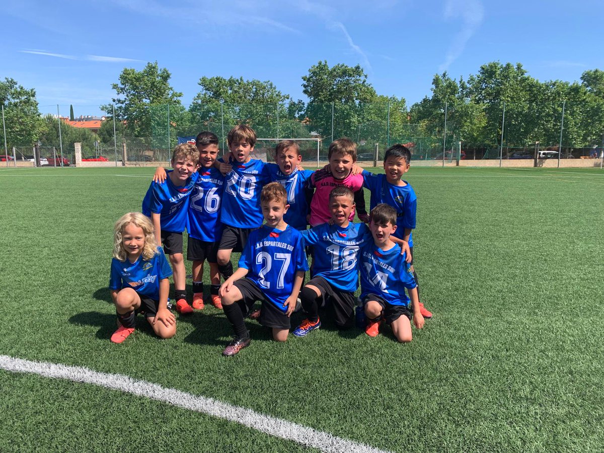 🏆 XXXVI Memorial Emilio López
⚽ Prebenjamines 2018
🥇 S.A.D. Espartales Sur

Nuestro prebenjamín C consiguió el título en el triangular organizado por <a href="/adnaya1974/">ADNAYA</a>. Victorias ante <a href="/EMFCDCobena/">𝐄𝐌𝐅 𝐂.𝐃.𝐂𝐎𝐁𝐄Ñ𝐀</a> y el club organizador.

Buena forma de preparar ya la temporada 25/26 🧡🖤