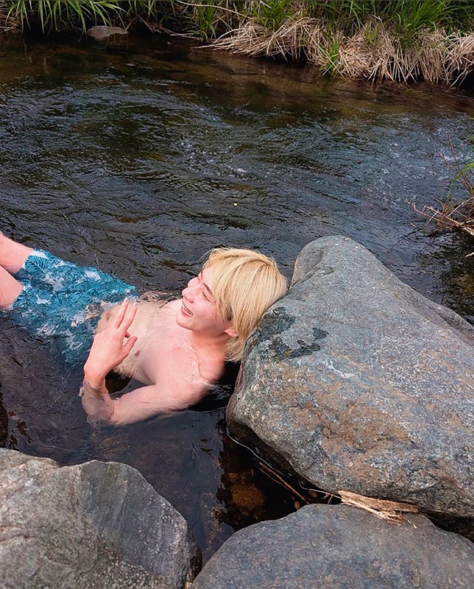 逆張りでスマキャンプ行ってきた
「今なにしてるの？」
「いや、特に…何も…」
「……」
このやり取りを100ループくらいして瀕死fin.

テントサウナ最高でした