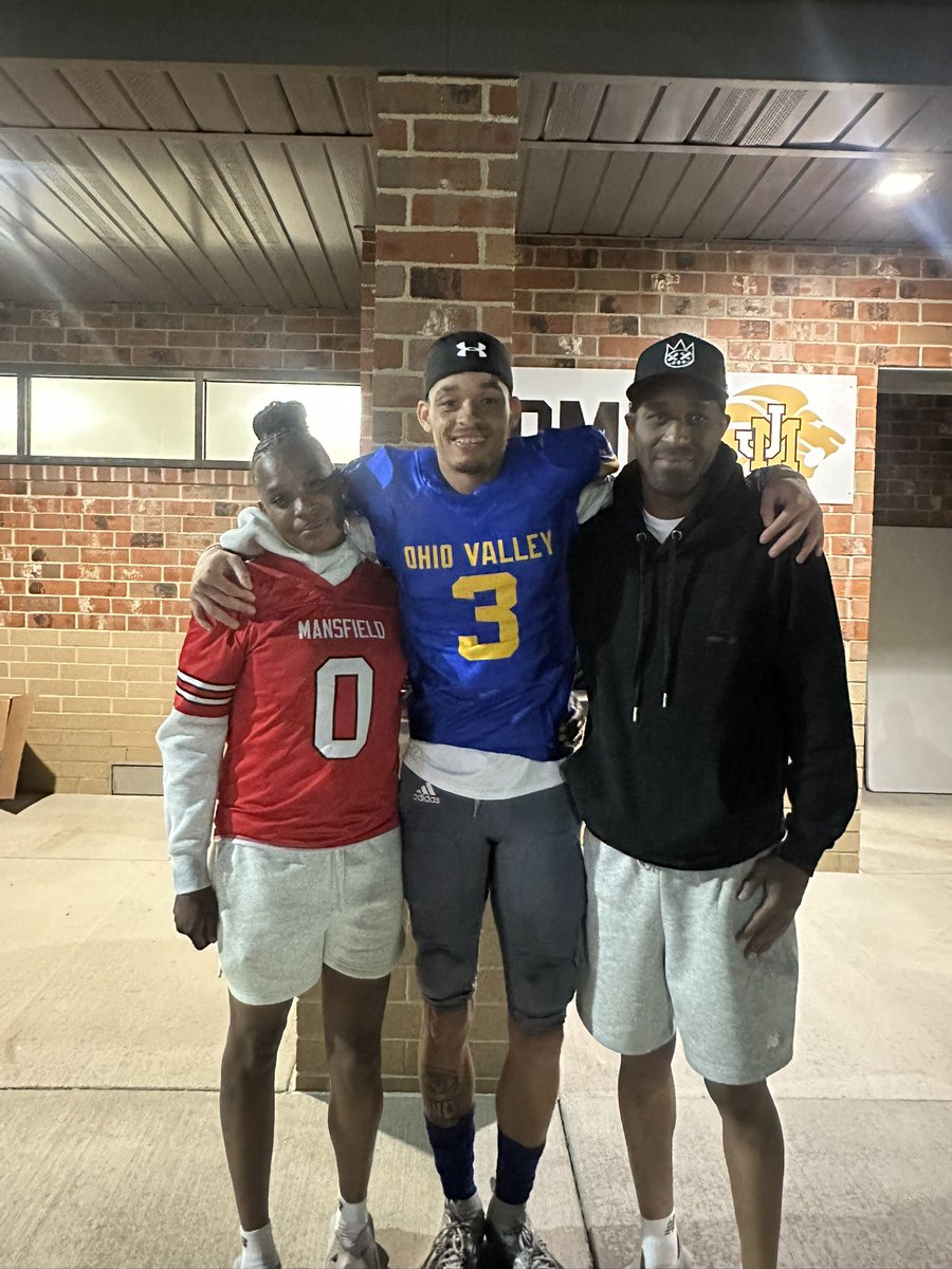 Cahsid made his pro debut last night, 170 yds receiving and 3 TDs. Making Mansfield proud.