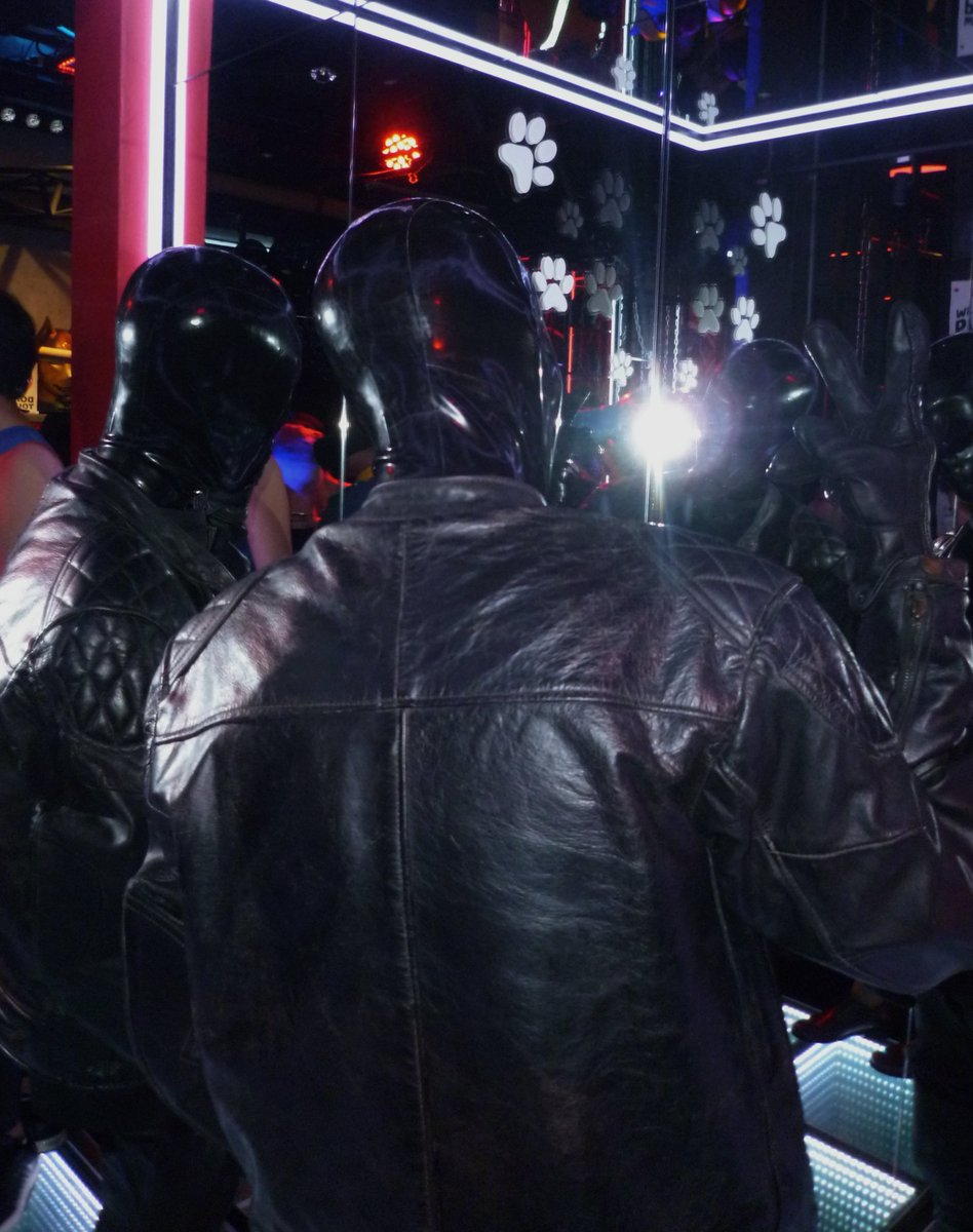 Do you like my new All Black? 🕶🖤

📍 <a href="/500cafebangkok/">500 Cafe</a>
📷 @jaympoom 
👤 <a href="/forfunbangkok/">FORFUN</a> (rubber hood)