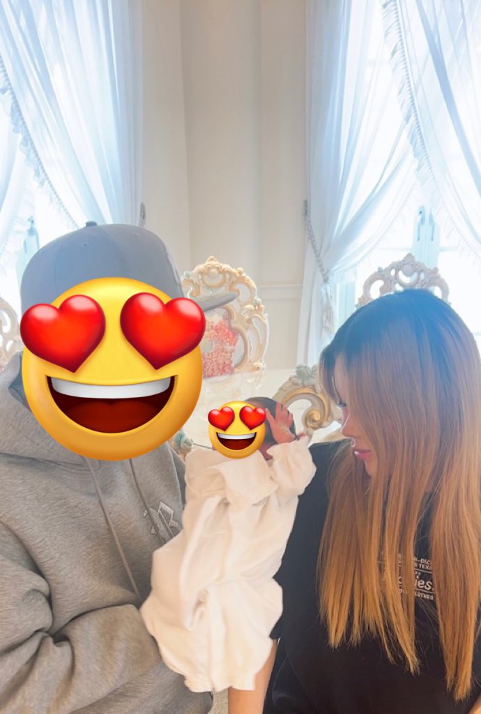 プリンすぎてカラー行ってから産むって決めてたのに急に1ヶ月早く産まれたから記念の写真までプリン、産んだ時の写真もプリン、全部プリンで出産唯一の後悔
ほんまは今日カラー行って産むはずやったのに😃