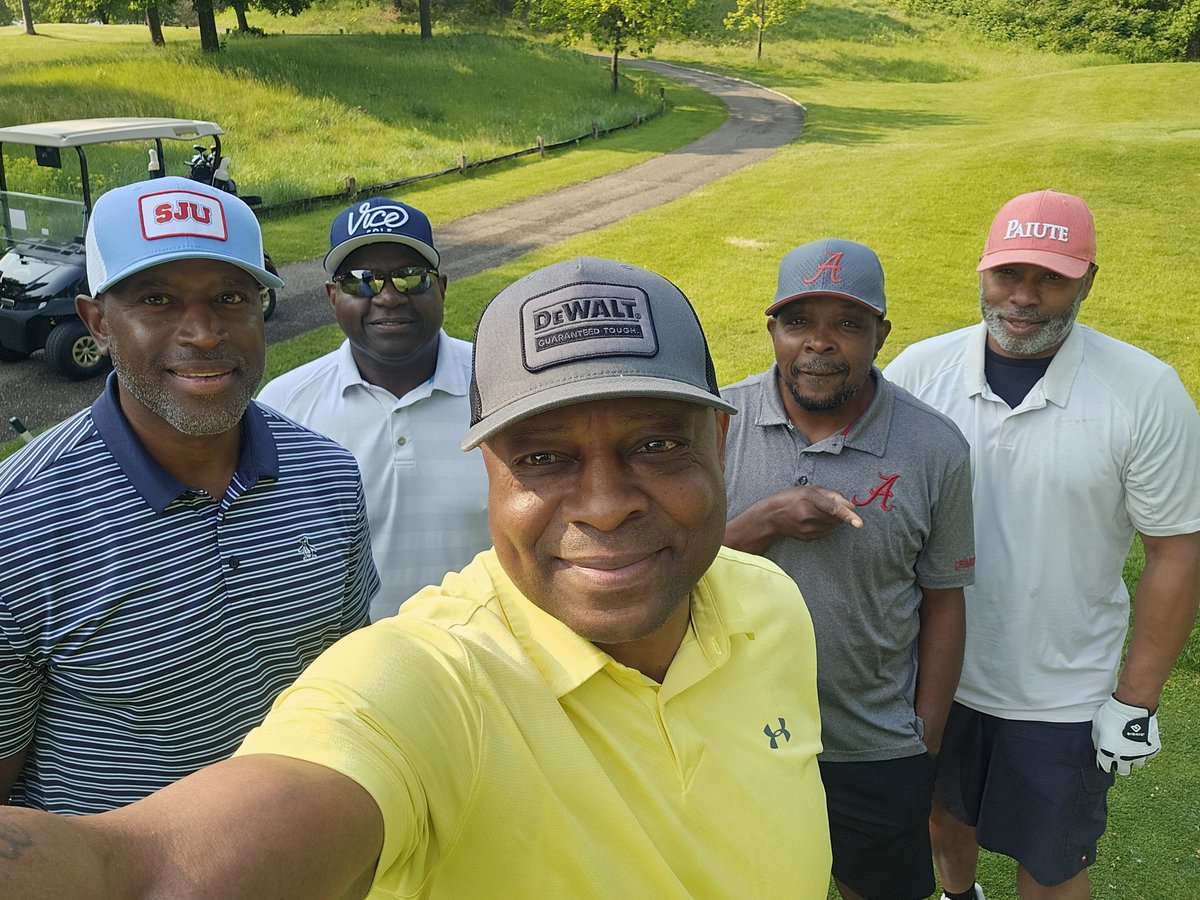 Beautiful morning in Minnesota ❤️👍🏾💯💪🏾🙏🏾👀🏋️‍♀️🔥🌞🐕🏌‍♀️⛳️😎🏀🍺